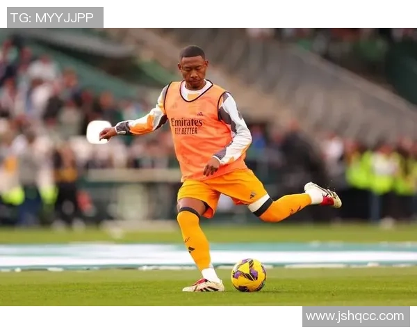 足球明星失恋后的心碎瞬间高清图片分享与情感故事揭秘